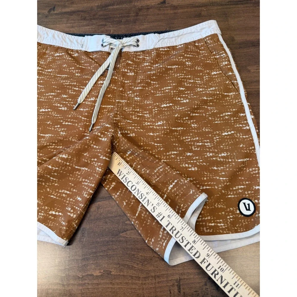 Vuori Cruise Board Shorts Mens 36 Brown White Dash Print Scalloped Swim Trunks